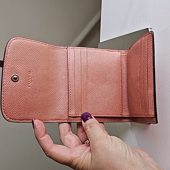COACH F87588 Peach Crossgrain Leather Compact Trifold Wallet EUC - Picture 7 of 9